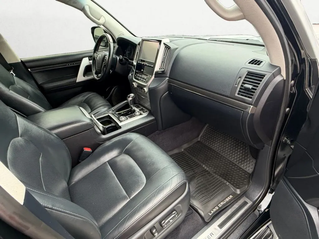 2017 Toyota Land Cruiser Base - Photo 24