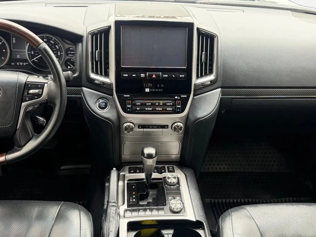 2017 Toyota Land Cruiser Base - Photo 13