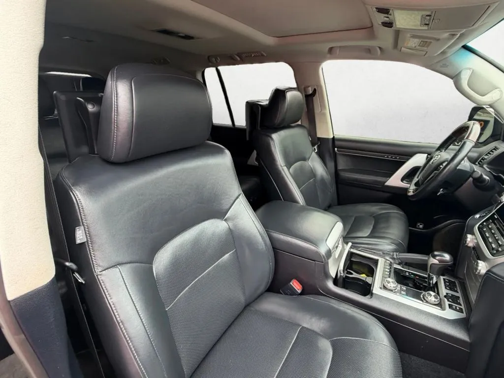 2017 Toyota Land Cruiser Base - Photo 25