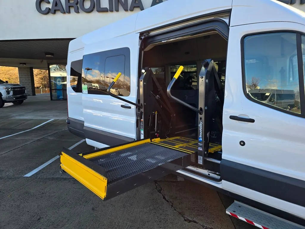 2017 Ford Transit Wagon XLT - Photo 11