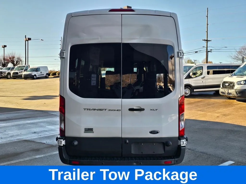 2017 Ford Transit Wagon XLT - Photo 6
