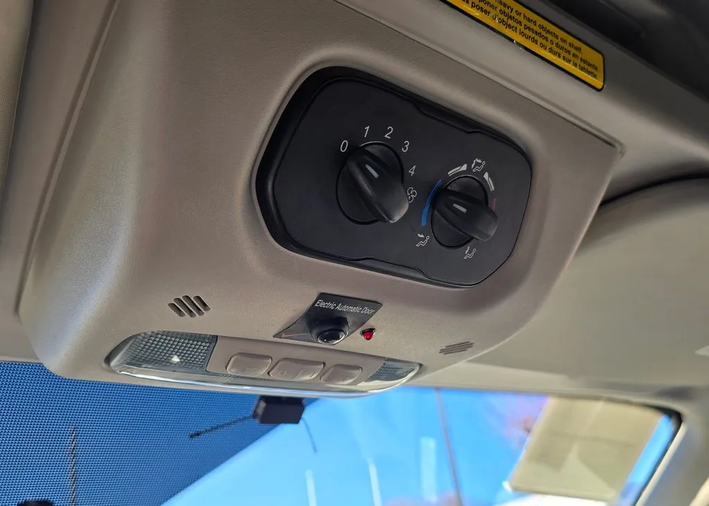 2017 Ford Transit Wagon XLT - Photo 43