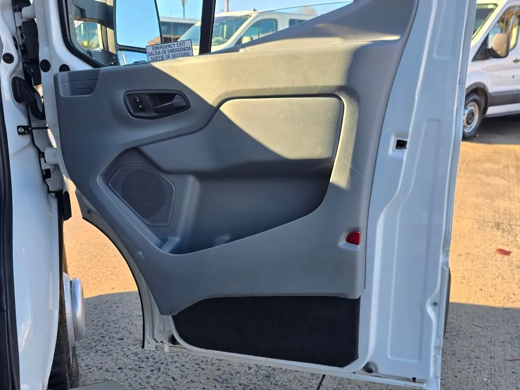 2017 Ford Transit Wagon XLT - Photo 31