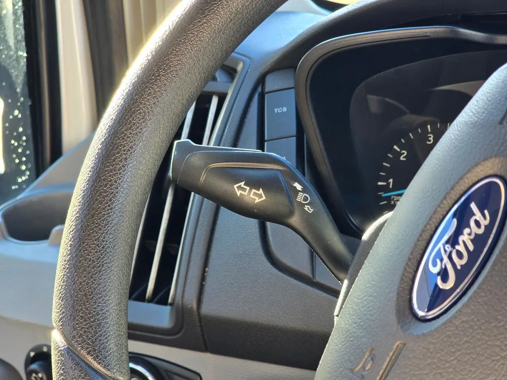2017 Ford Transit Wagon XLT - Photo 34