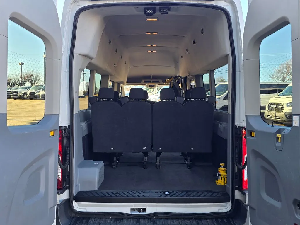 2017 Ford Transit Wagon XLT - Photo 14