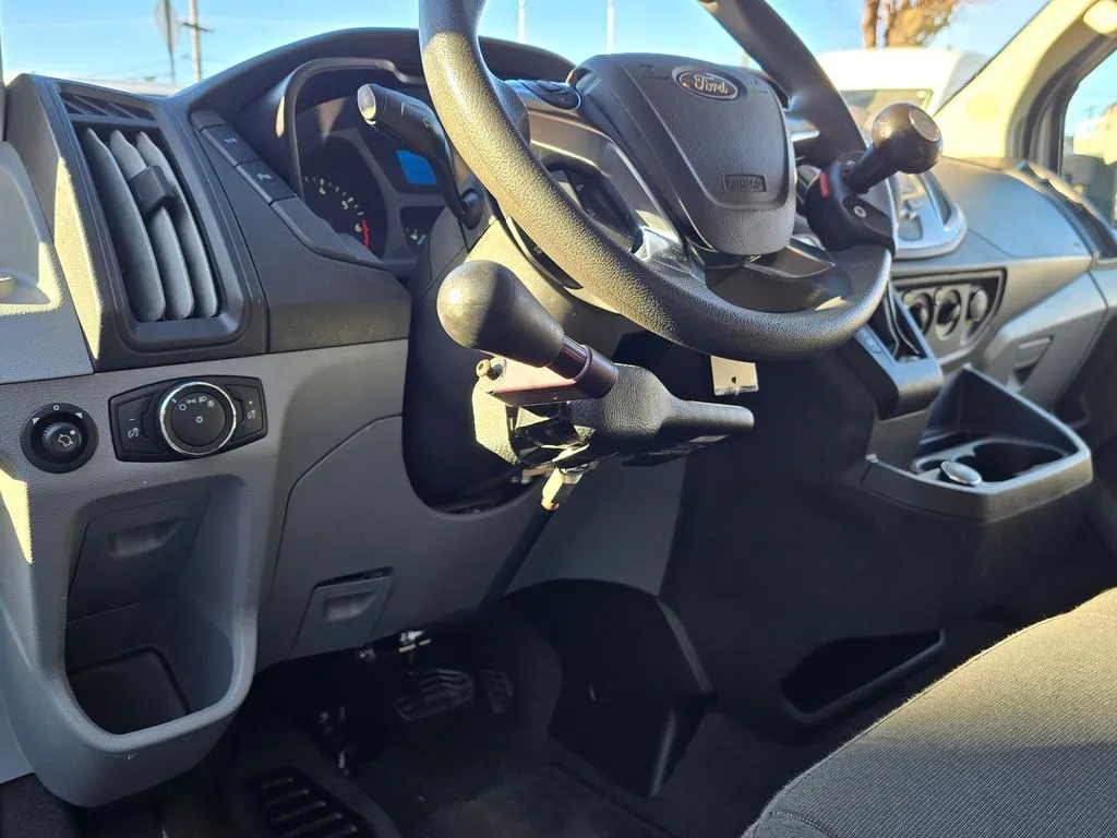 2017 Ford Transit Wagon XLT - Photo 19