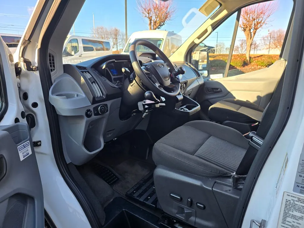 2017 Ford Transit Wagon XLT - Photo 23