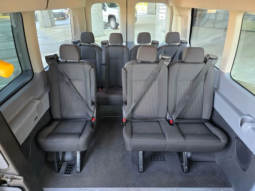 2017 Ford Transit Wagon XLT - Photo 15