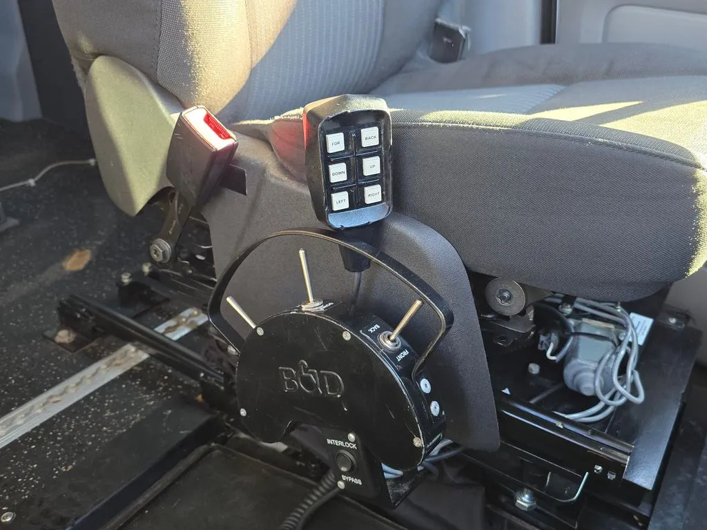2017 Ford Transit Wagon XLT - Photo 22