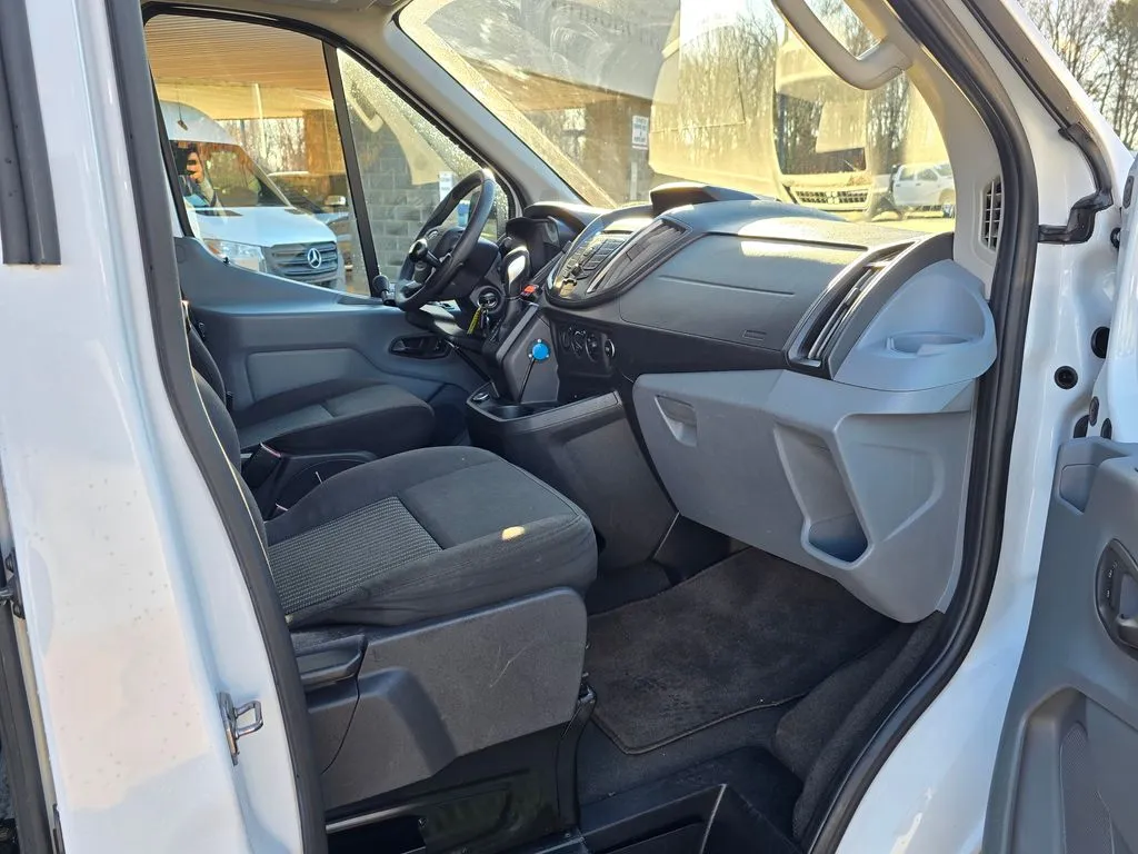2017 Ford Transit Wagon XLT - Photo 29