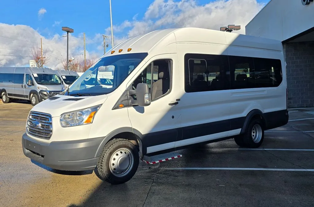 2017 Ford Transit Wagon XLT - Photo 9