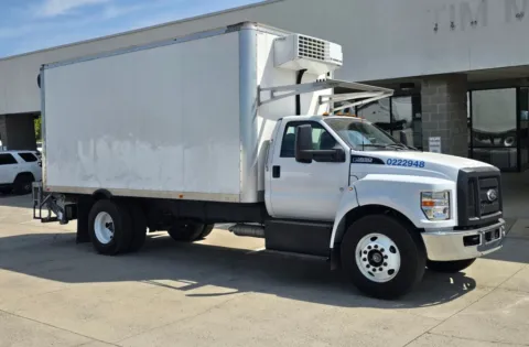 White 2023 Ford F-650SD  Thermo King V-520 Max 18ft Box w/Liftgate for sale in Concord, NC