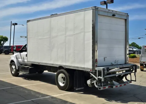 More photos of 2023 Ford F-650SD  Thermo King V-520 Max 18ft Box w/Liftgate at Carolina Auto Warehouse, NC