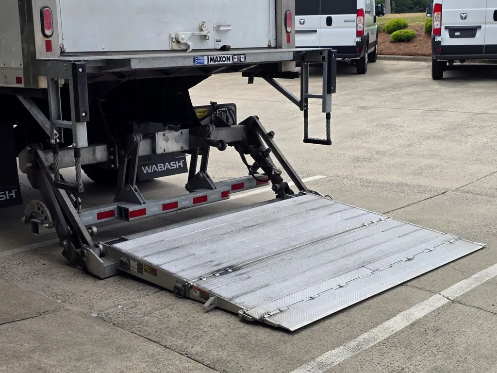 2023 Ford F-650 - Photo 24