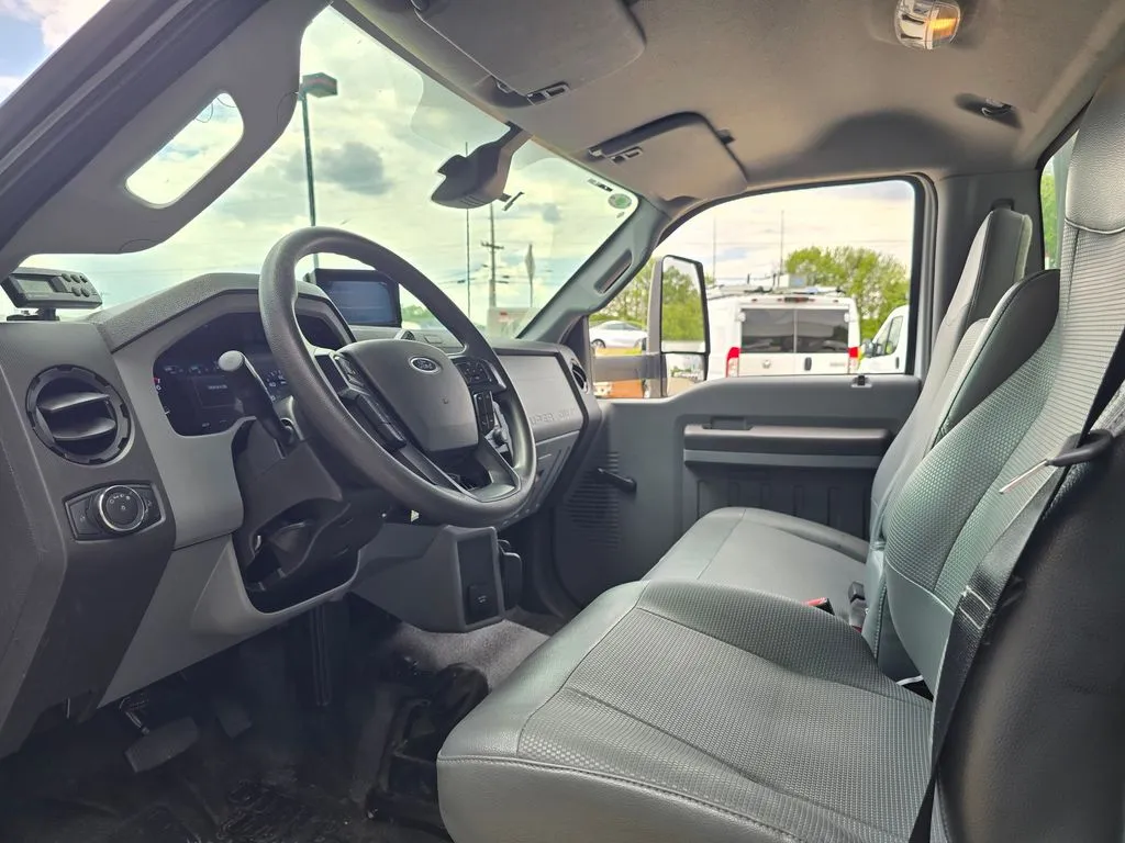 2023 Ford F-650 - Photo 31