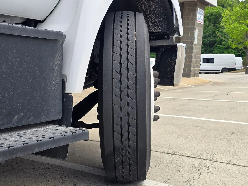 2023 Ford F-650 - Photo 44