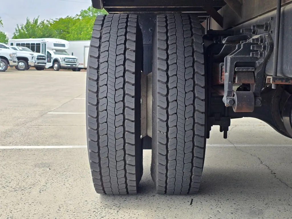 2023 Ford F-650 - Photo 43