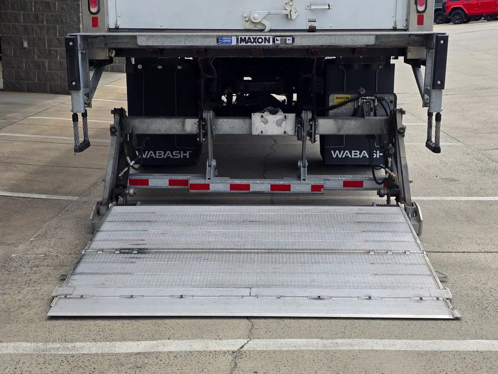 2023 Ford F-650 - Photo 25