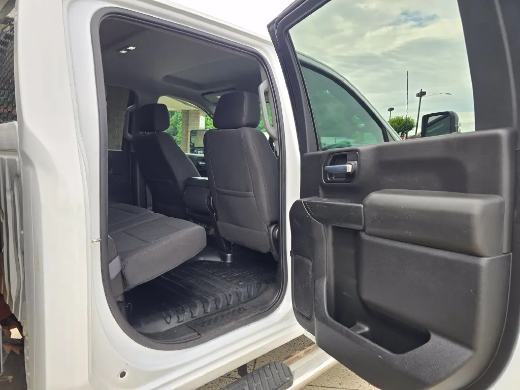 Chevrolet 3500HD photo 24
