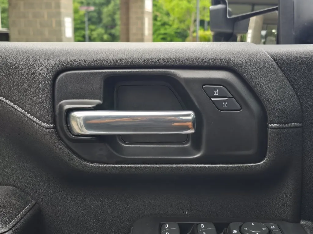 Chevrolet 3500HD photo 44