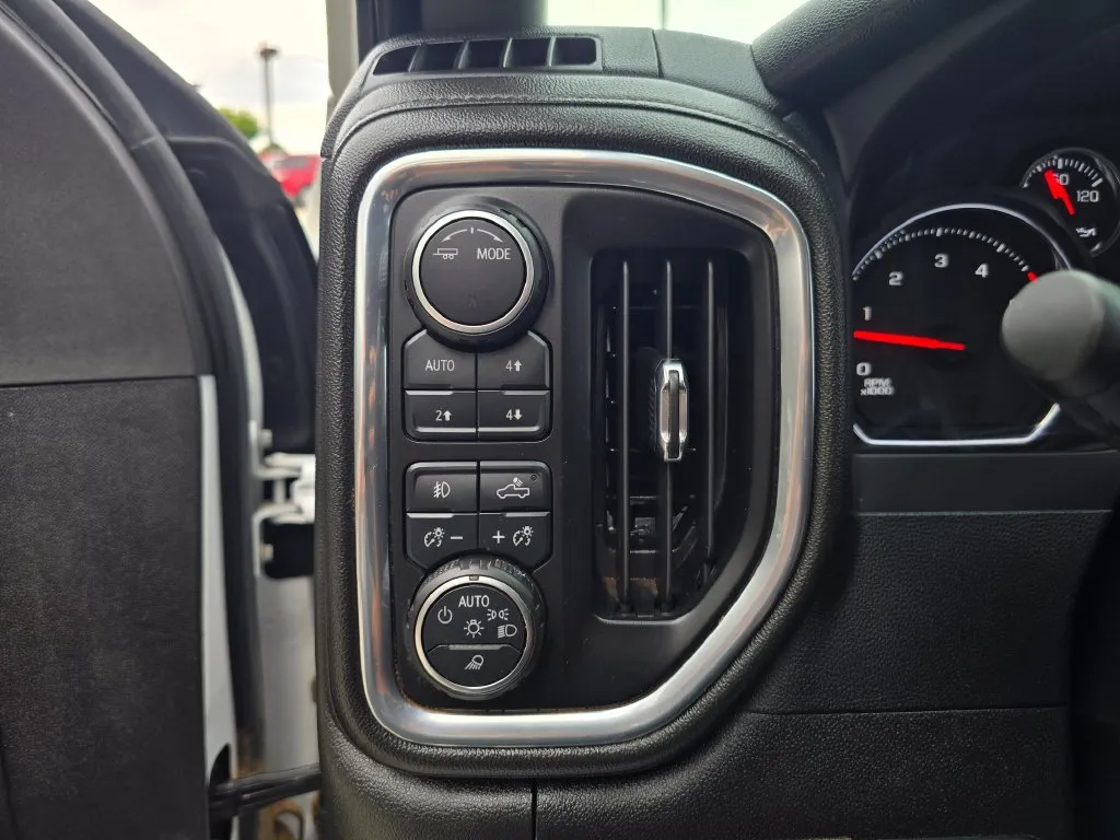 Chevrolet 3500HD photo 30