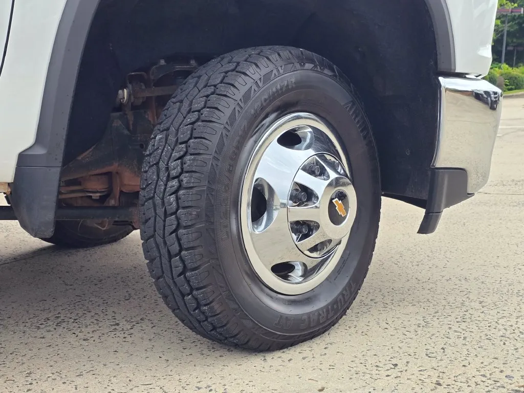 Chevrolet 3500HD photo 55
