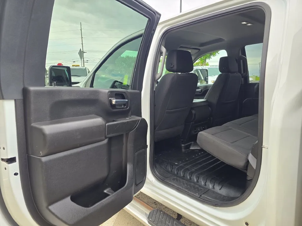 Chevrolet 3500HD photo 21