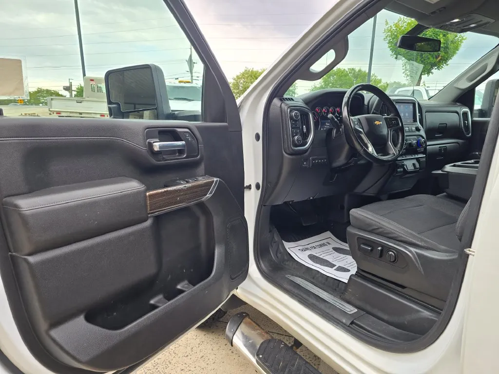 Chevrolet 3500HD photo 39