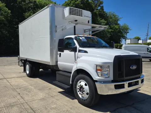White 2023 Ford F-650SD  Thermo King V-520 Max 18ft Box w/Liftgate for sale in Concord, NC