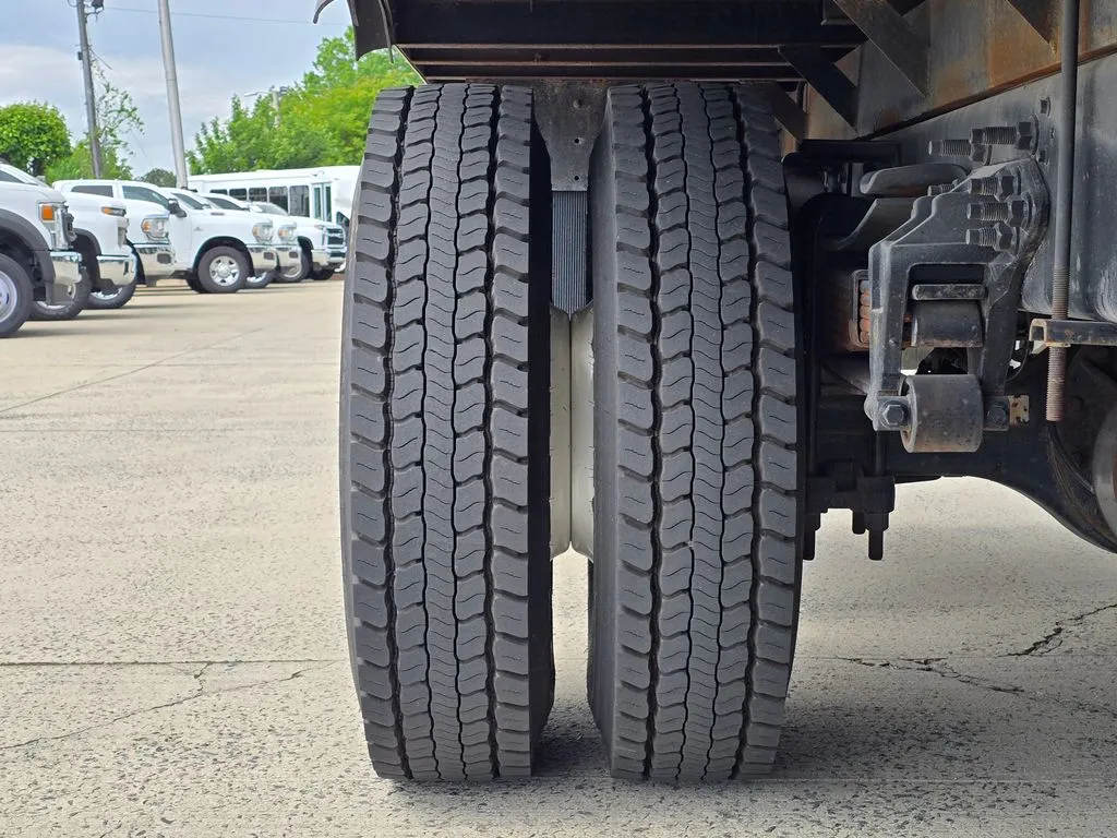 2023 Ford F-650 - Photo 43