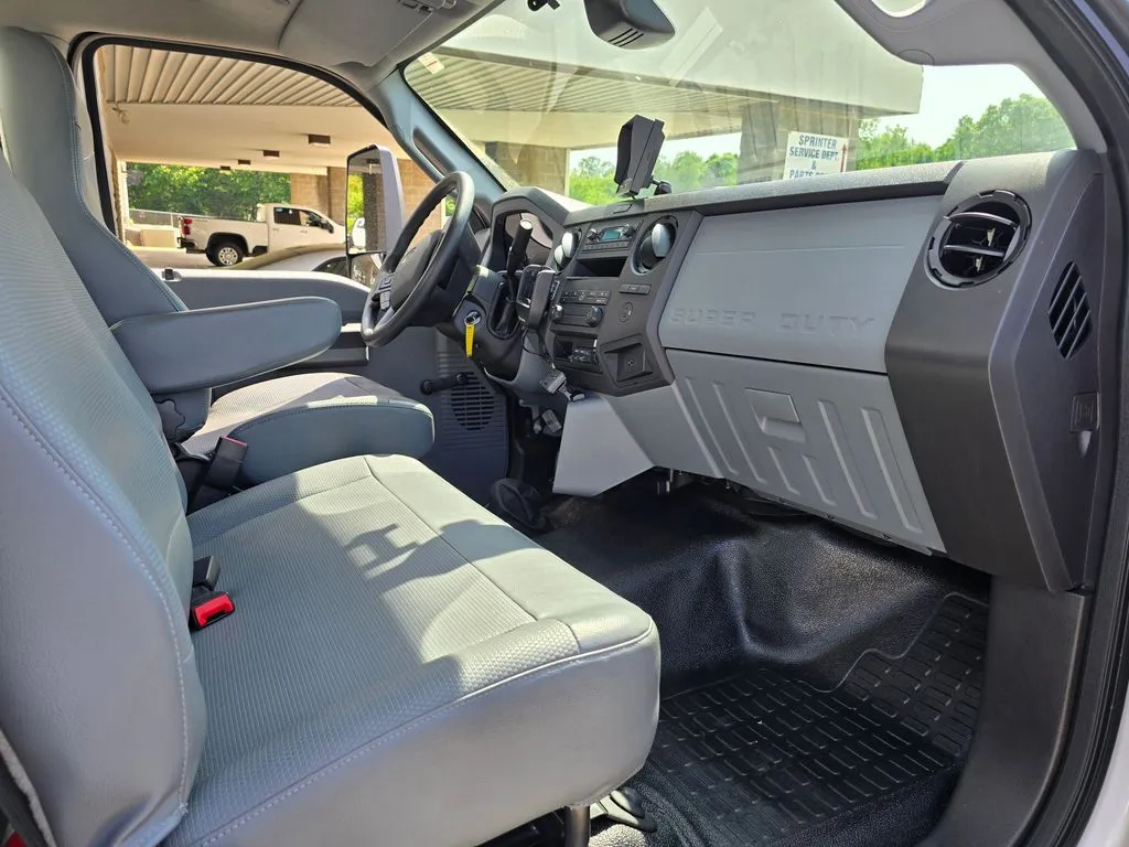 2023 Ford F-650 - Photo 29