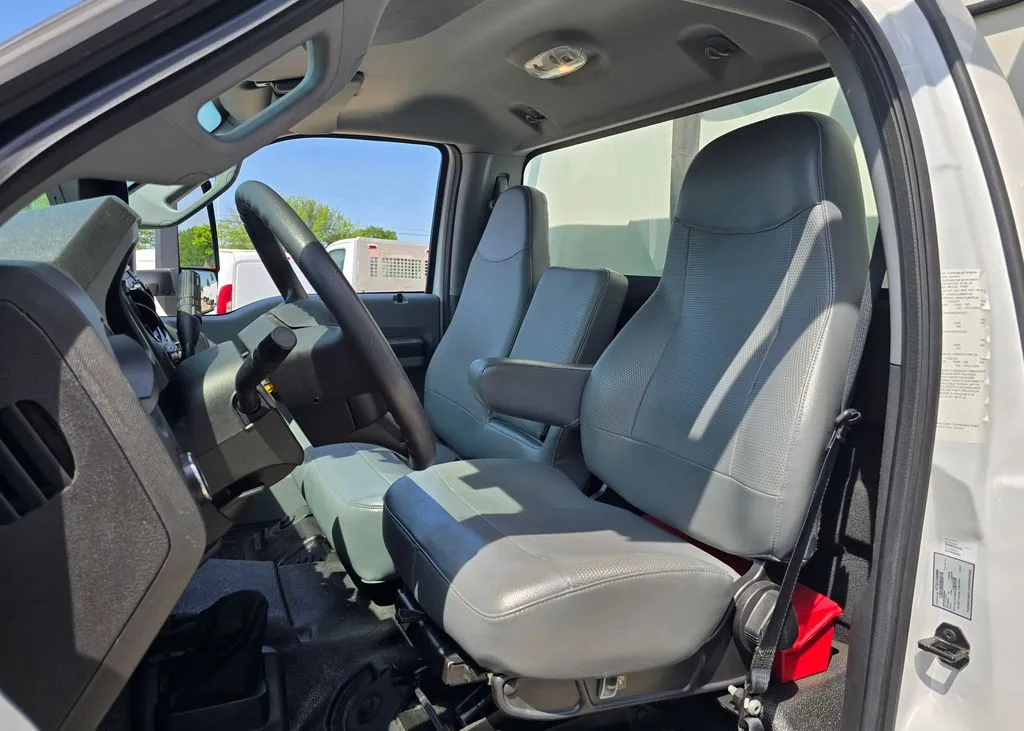 2023 Ford F-650 - Photo 28