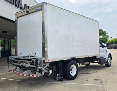 More photos of 2022 Ford F-650SD  Thermo King V-520 Max 18ft Box w/Liftgate at Carolina Auto Warehouse, NC