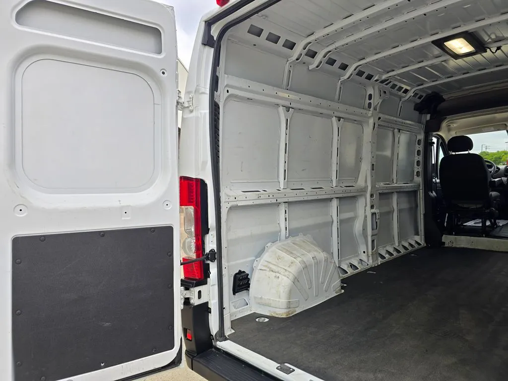Ram ProMaster 2500 photo 12