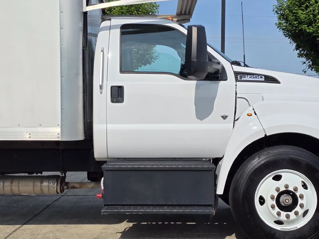 2023 Ford F-650 - Photo 21