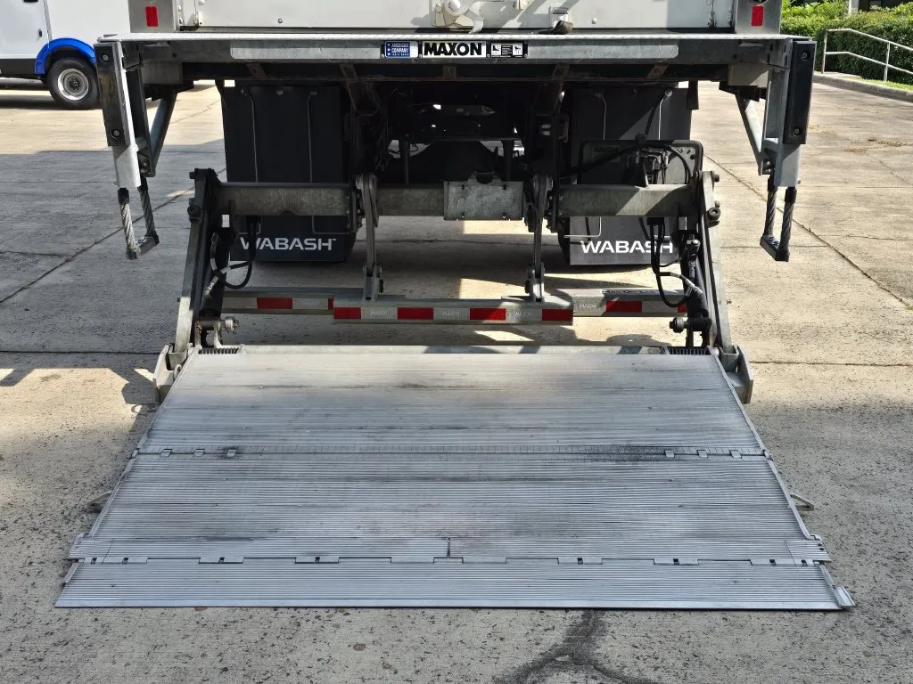 2023 Ford F-650 - Photo 28