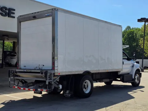 More photos of 2022 Ford F-650SD  Thermo King V-520 Max 18ft Box w/Liftgate at Carolina Auto Warehouse, NC