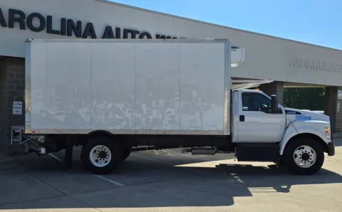 More photos of 2022 Ford F-650SD  Thermo King V-520 Max 18ft Box w/Liftgate at Carolina Auto Warehouse, NC