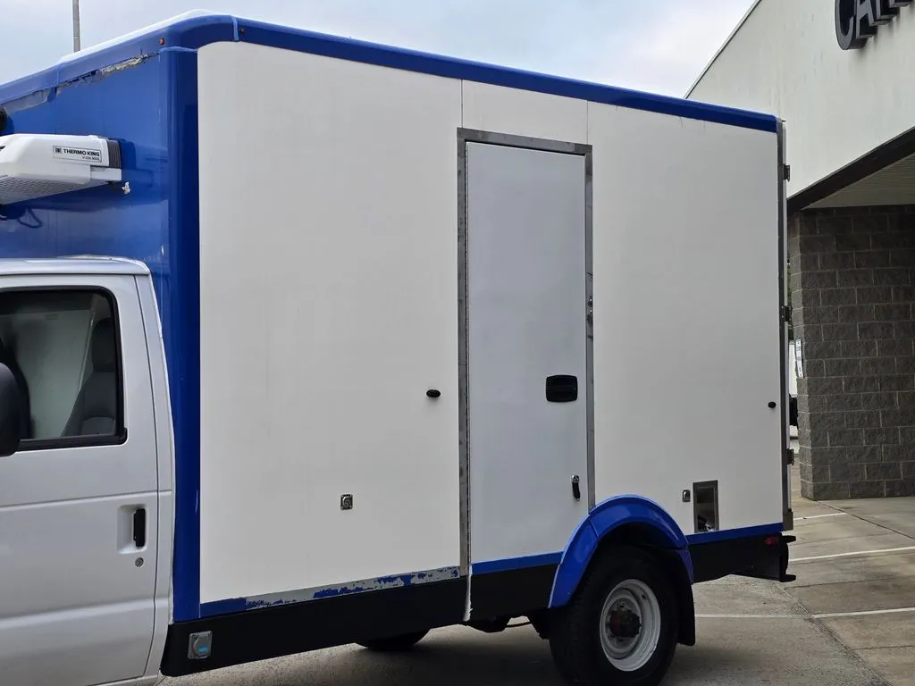 Ford E-350SD photo 23
