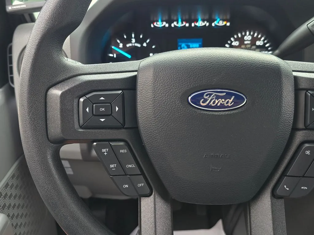 Ford E-350SD photo 40