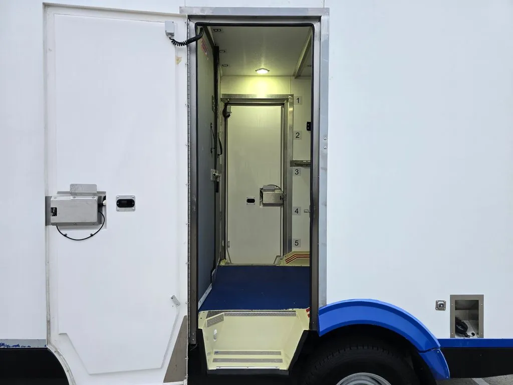 Ford E-350SD photo 20