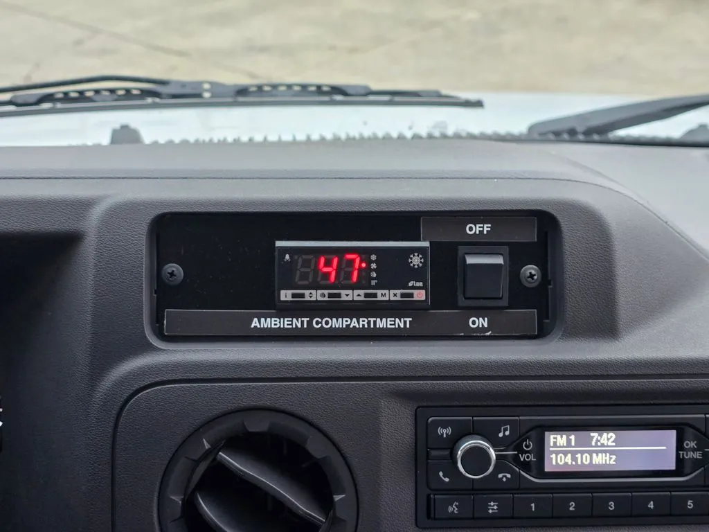 Ford E-350SD photo 13