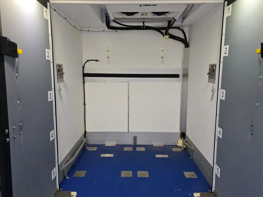 Ford E-350SD photo 16