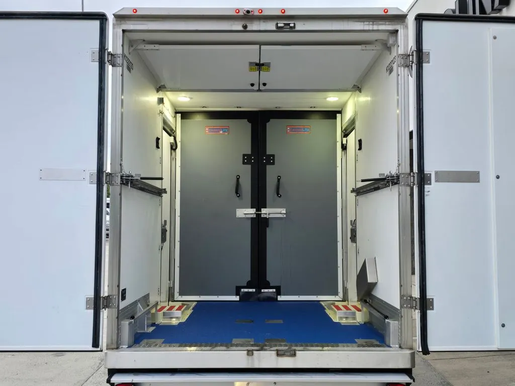 Ford E-350SD photo 14
