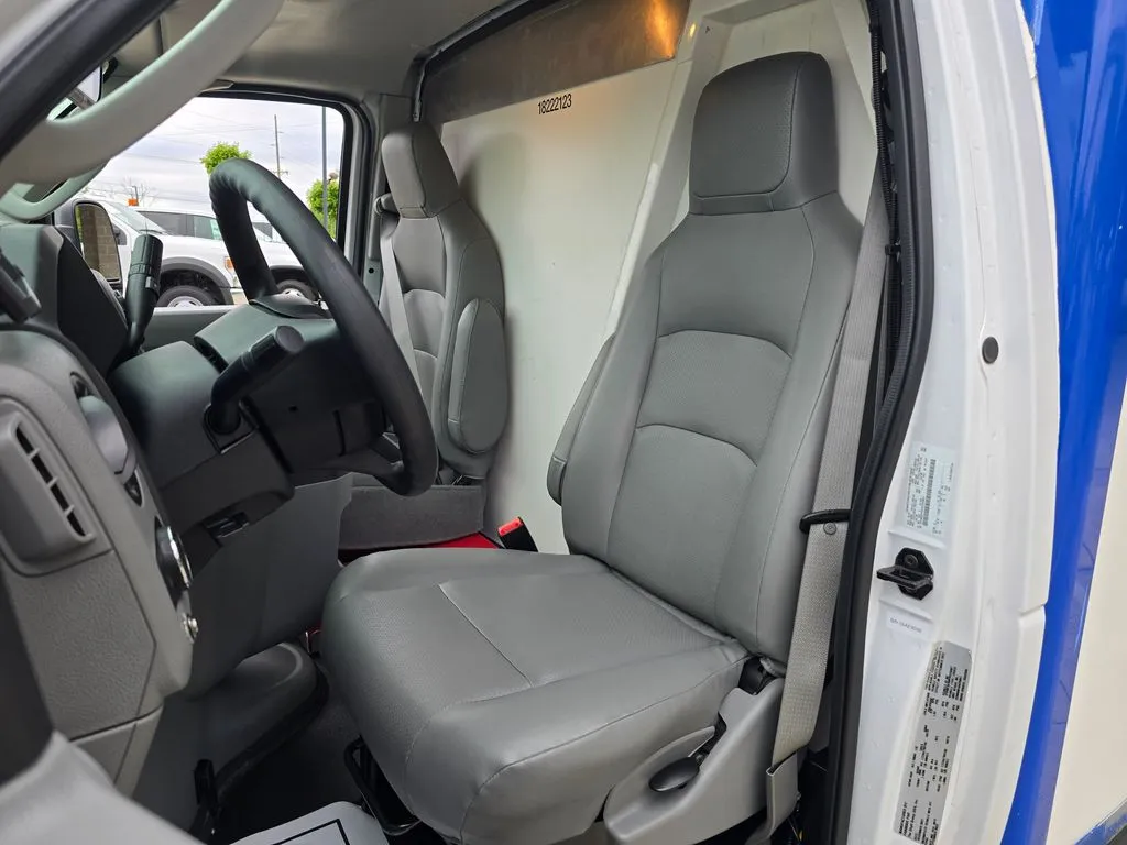 Ford E-350SD photo 30