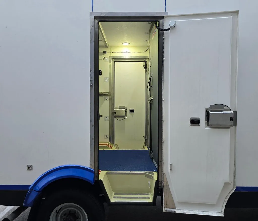 Ford E-350SD photo 21