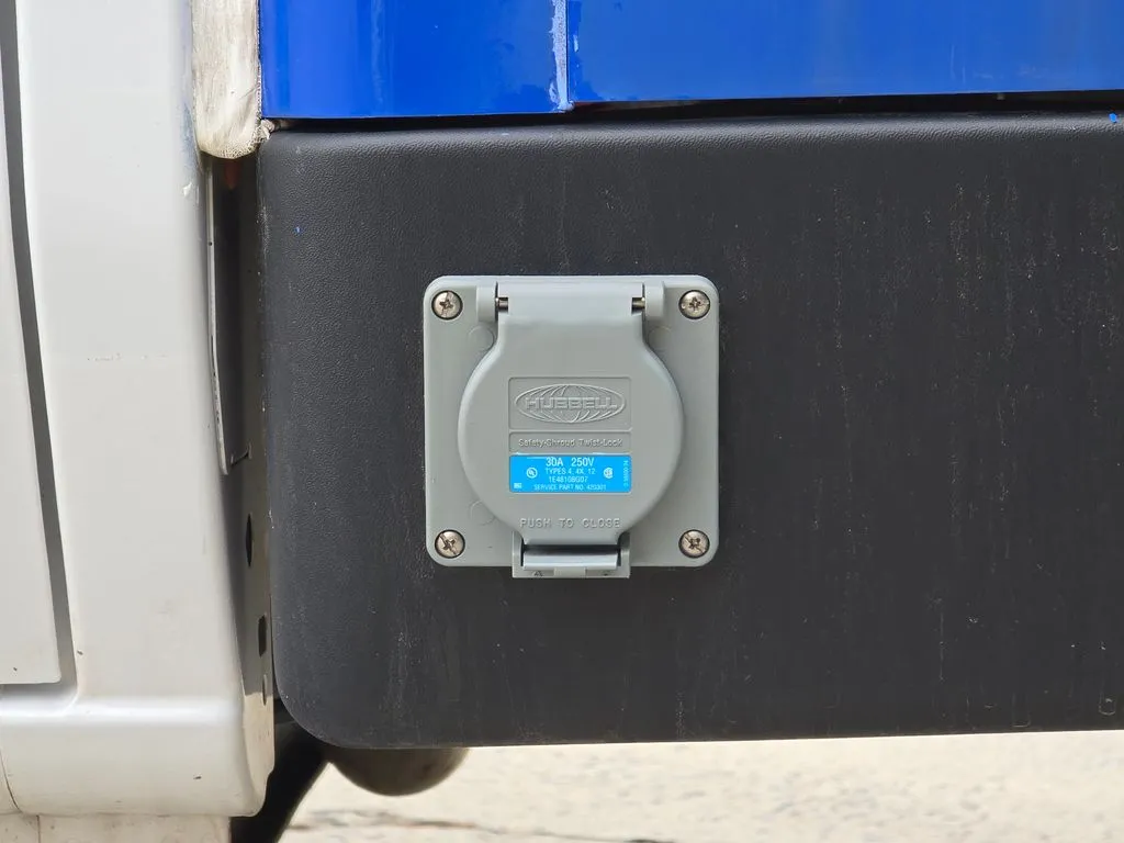 Ford E-350SD photo 27