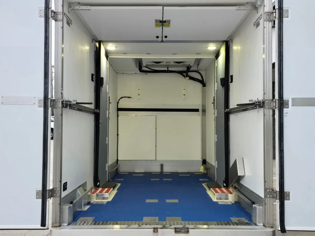 Ford E-350SD photo 15