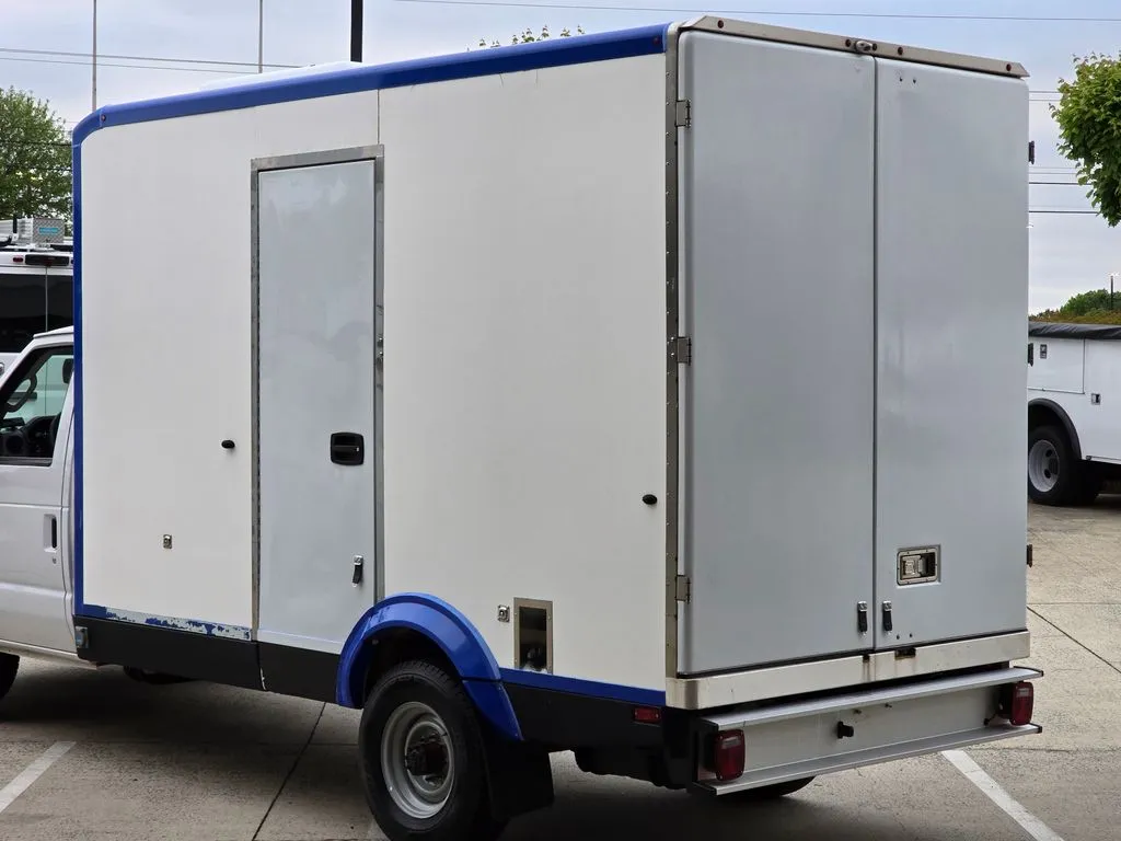 Ford E-350SD photo 24