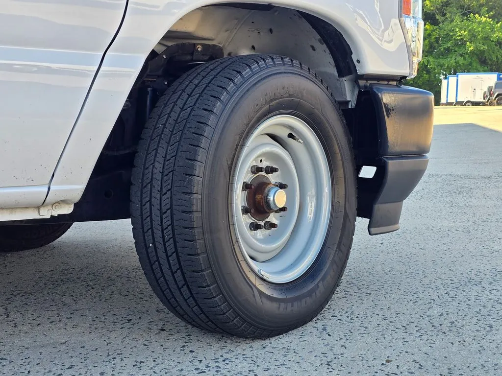 Ford E-350SD photo 54